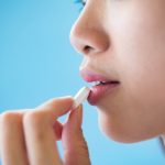 Totul despre avortul medicamentos: complicații, riscuri, recuperare 29 Procedura de avort medicamentos produce pierderea voluntară a sarcinii printr-o combinație de medicamente ce se administrează oral