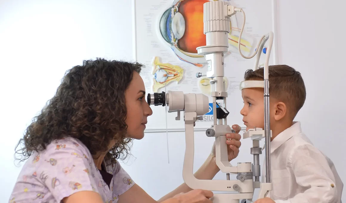 Oftalmologie pediatrică la Clinica Ocuvista din București – Servicii dedicate celor mici
