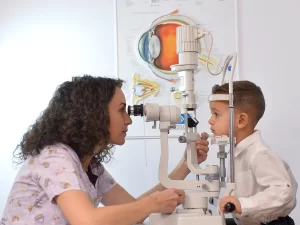 Oftalmologie pediatrică la Clinica Ocuvista din București – Servicii dedicate celor mici